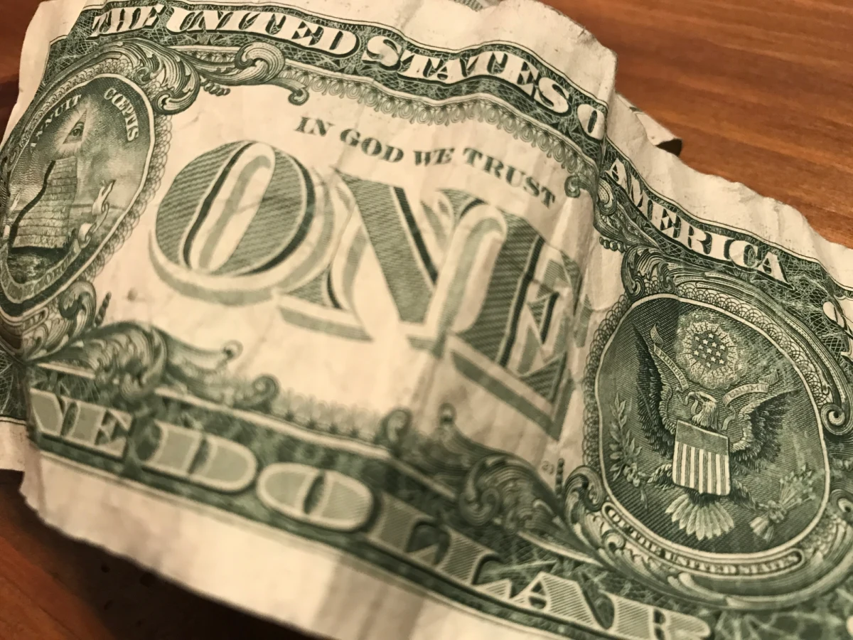 Przedstawiciele 28 krajów członkowskich w Radzie UE odrzucili propozycję Komisji Europejskiej ws. rozszerzenia czarnej listy państw, których przepisy "ułatwiają" pranie brudnych pieniędzy. Na liście 23 krajów miała się znaleźć Arabia Saudyjska.