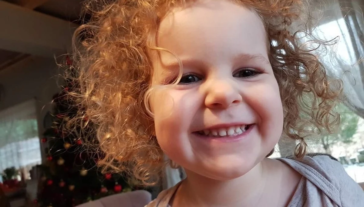 ​Matka i jej 3-letnia córka zostały porwane sprzed bloku w Białymstoku. Przed godz. 13 w czwartek pojawiła się informacja, że samochód, którym poruszali się sprawcy został odnaleziony. Nikogo jednak nie było w środku. W związku ze sprawą uruchomiono Child Alert.