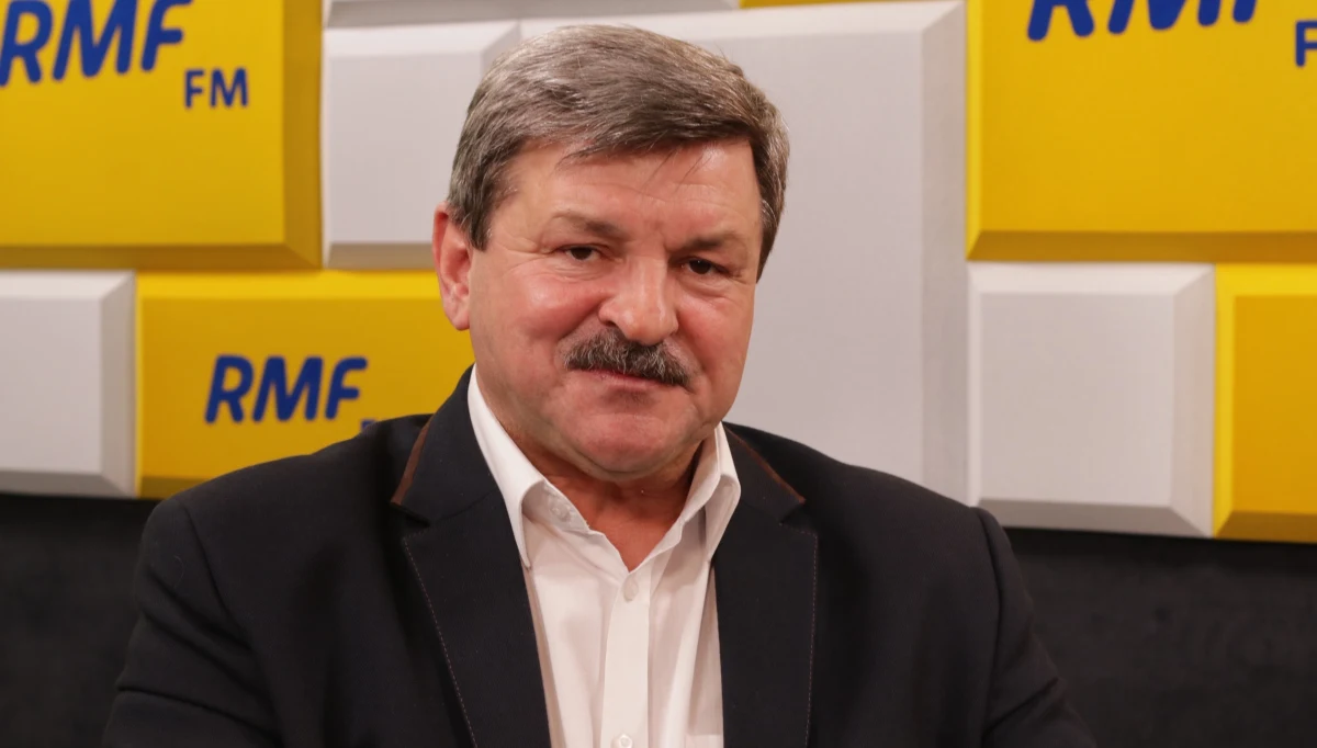 „Kwestie światopoglądowe nie są rozstrzygane w Parlamencie Europejskim, a ja swoich poglądów nie zmieniłem i zmienić nie zamierzam” – mówił w Popołudniowej rozmowie w RMF FM europoseł PSL Jarosław Kalinowski. „Dla mnie tak było i będzie, że małżeństwo to związek kobiety i mężczyzny. Adopcja dzieci - tylko dla małżeństwa tak pojętego, jak przed chwilą mówiłem. Kwestia LGBT i kwestia tego typu rzeczy - czy można kogokolwiek dyskryminować, piętnować i kierować na leczenie? Nie. Ja uważam, że ci, którzy tak próbują tak mówić jak pan Sławomir Świerzyński, to zachowują się bardzo nie po chrześcijańsku” – dodał polityk. 