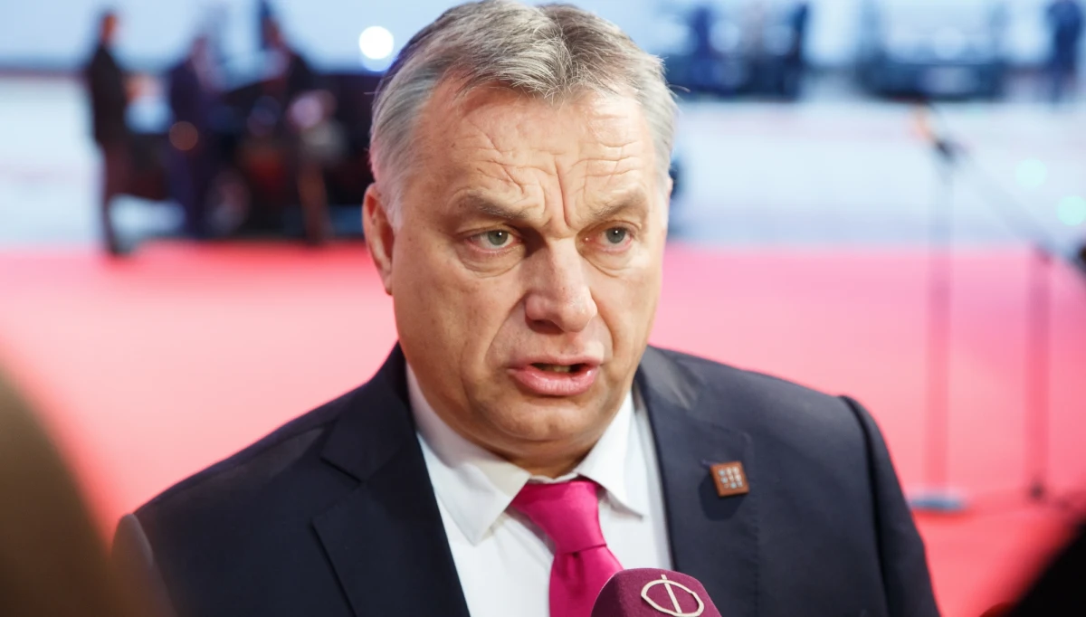 ​Premier Węgier Viktor Orban ostrzegł, że Unia Europejska może się rozpaść, jeśli jedna jej część zmusi drugą do przyjęcia swojej polityki migracyjnej. Jego słowa przytoczono na stronie internetowej rządu Węgier.