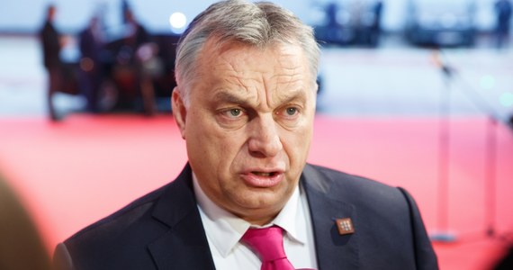 ​Premier Węgier Viktor Orban ostrzegł, że Unia Europejska może się rozpaść, jeśli jedna jej część zmusi drugą do przyjęcia swojej polityki migracyjnej. Jego słowa przytoczono na stronie internetowej rządu Węgier.