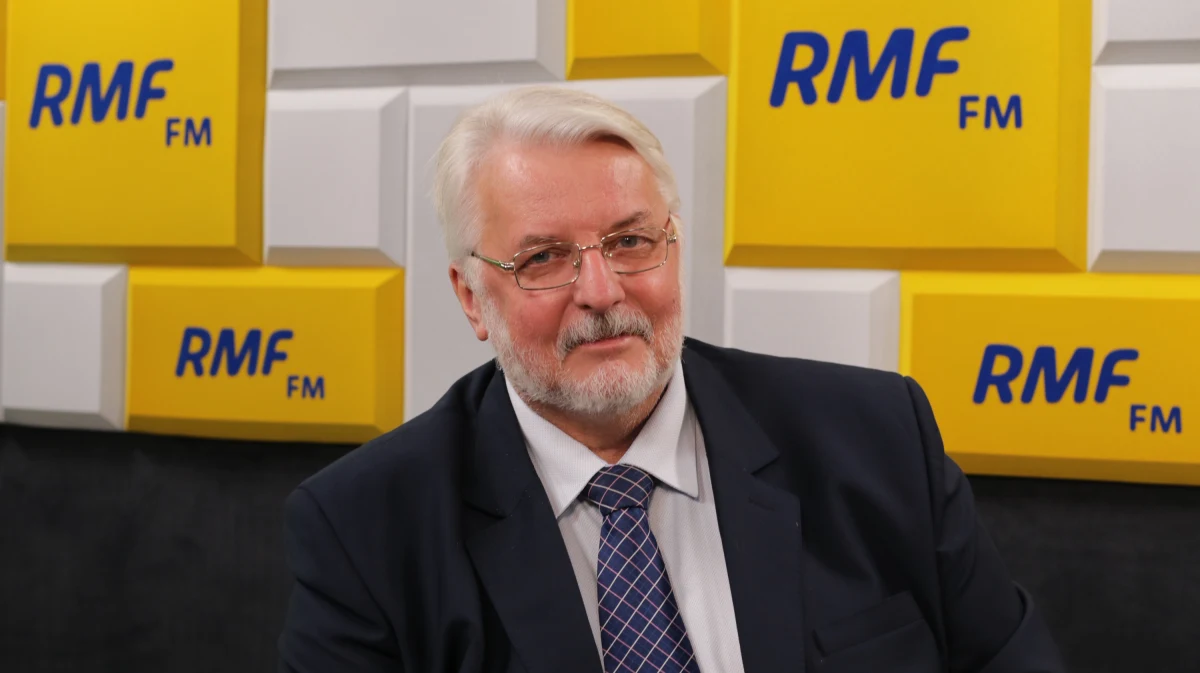 „Całym sercem jestem za tym, żeby nauczyciele zarabiali znacząco więcej. Jeśli pojawiłby się jakiś projekt rządowy w Sejmie, to chętnie bym za nim zagłosował” – powiedział w Porannej rozmowie w RMF FM Witold Waszczykowski. Były minister przyznał też, że jego żona jest nauczycielką. Nie chciał jednak zdradzić ile zarabia jego małżonka. "Premier mówił wczoraj czy przedwczoraj, że trwają poszukiwania środków, aby podnieść płace (nauczycieli - przyp. red.). Te podwyżki już nastąpiły, ale będziemy szukać środków w dalszym ciągu" - mówił Waszczykowski.