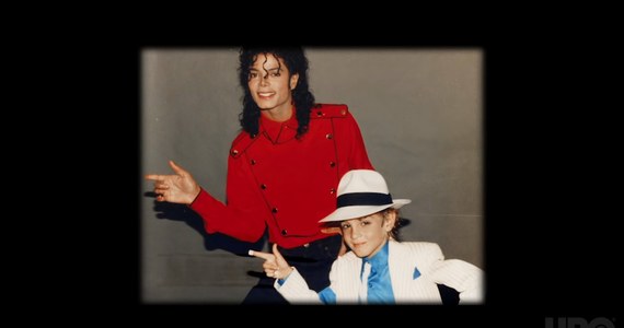 Zwierzenia dwóch mężczyzn, którzy w dzieciństwie poznali króla muzyki pop Michaela Jacksona i utrzymują, że byli przez niego wykorzystywani seksualnie, przedstawia dwuczęściowy dokument "Leaving Neverland" w reż. Dana Reeda. Film można oglądać od piątku w HBO GO.