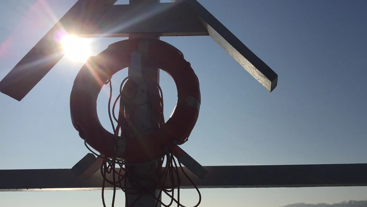 Mężczyźni, którzy dziś o poranku rozbili się autem w Sopocie, wcześniej mieli ukraść koło ratunkowe z molo w Gdyni-Orłowie. To była najbardziej prawdopodobna przyczyna ich ucieczki przed policją - dowiedział się reporter RMF FM Kuba Kaługa. Mężczyźni uciekli, a chwilę później na terenie Sopotu doszło do wypadku z ich udziałem. 2 osoby zginęły, 3 są ranne. 