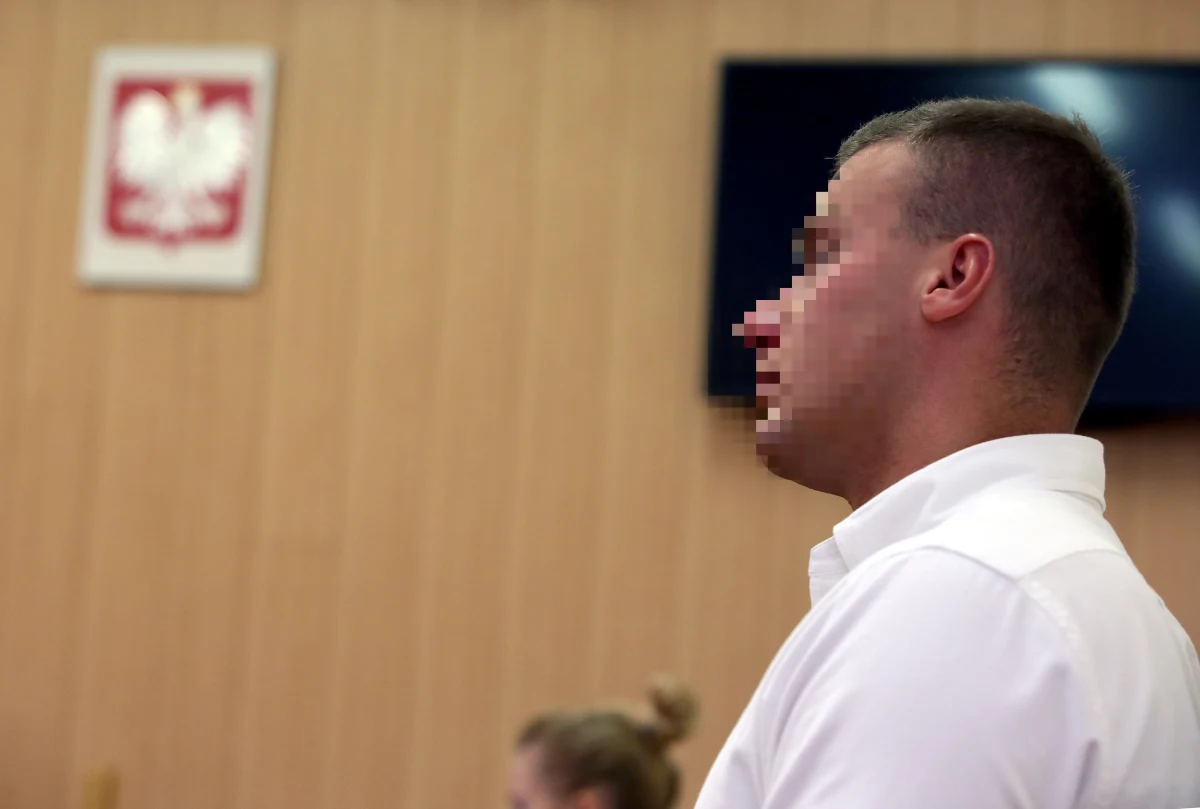 Kolejny wyrok dla "Froga". Sąd dla Pragi Północ skazał Roberta N. na 15 tysięcy złotych grzywny i trzy lata zakazu prowadzenia pojazdów. O mężczyźnie głośno stało się 5 lat temu, gdy w internecie pojawiły się filmy, na których pędził ulicami Warszawy z dużą prędkością, wymijając slalomem inne pojazdy.