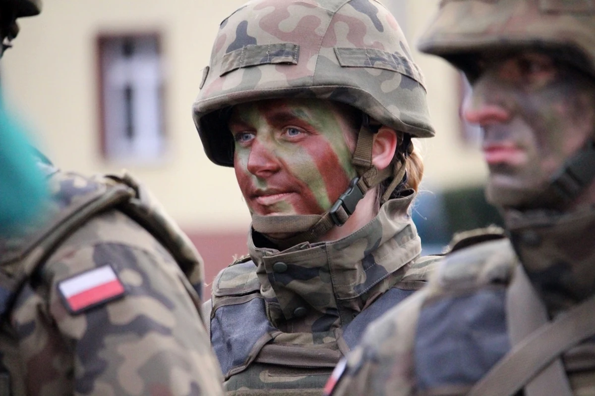 W Wojsku Polskim służą 6732 kobiety. Panie nie tylko pracują w sztabie, służą też na stanowiskach dowódczych i bojowych. Z roku na rok ich przybywa.