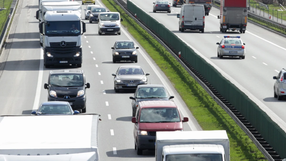 Kolejna stłuczka z udziałem samochodu Służby Ochrony Państwa. Tym razem do kolizji doszło na zjeździe z obwodnicy Krakowa na zakopiankę. Doszło do niej wczoraj po południu.
