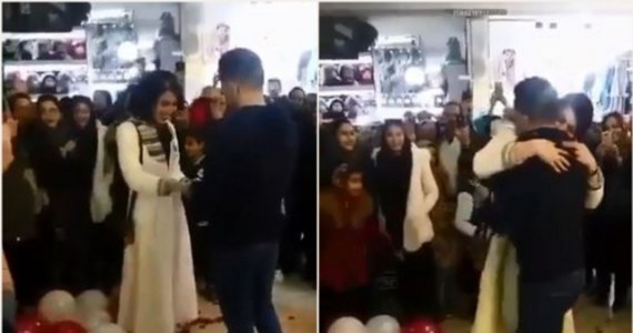 W irańskim mieście Arak świeżo zaręczona para została zatrzymana za "obrazę przyzwoitości publicznej" - podaje w sobotę BBC. Mężczyzna poprosił wybrankę o rękę w centrum handlowym.