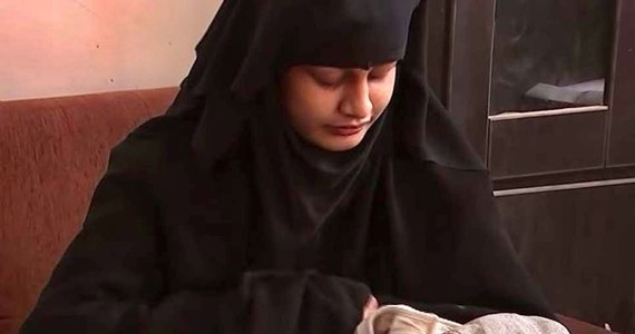 Dziecko 19-latki, którą brytyjskie władze pozbawiły obywatelstwa, zmarło w obozie w Syrii – pisze BBC. Shamima Begum uciekła z domu, by poślubić bojownika ISIS i przez cztery lata przebywała w Państwie Islamskim. Po upadku kalifatu i urodzeniu dziecka starała się wrócić do Londynu. Twierdziła, że dla dobra dziecka, które miałoby w Wielkiej Brytanii lepszą opiekę medyczną niż w Syrii. 