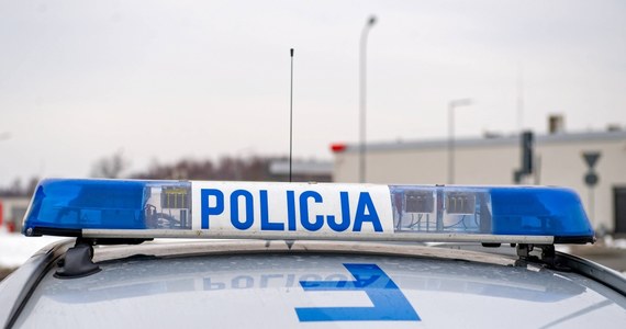 Wieczorem w Galerii Dominikańskiej we Wrocławiu doszło do szarpaniny między dwoma mężczyznami. Według świadków, w pewnym momencie jeden z nich wyciągnął nóż i zaatakował drugiego. Raniony mężczyzna zmarł na miejscu. Sprawca trafił do policyjnego aresztu.