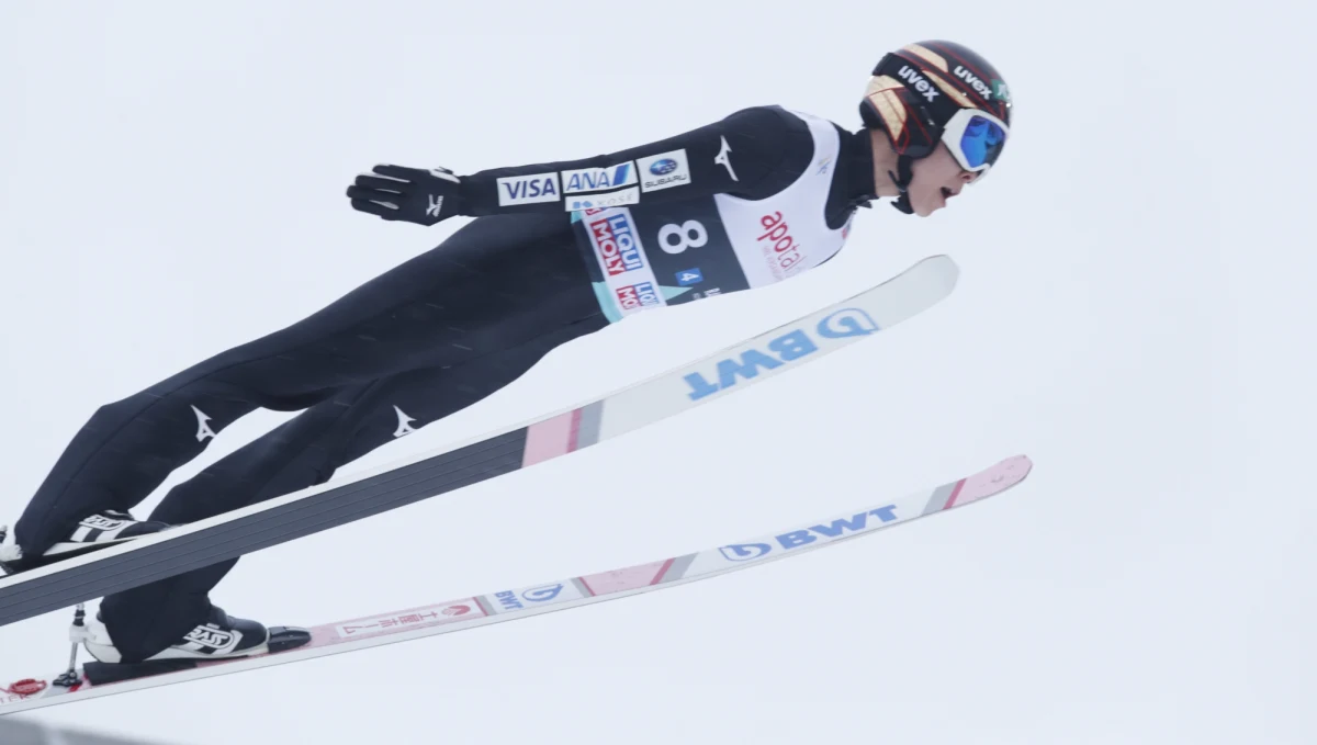 Ryoyu Kobayashi może przypieczętować dzisiaj w Oslo fenomenalny sezon w swoim wykonaniu i już teraz zapewnić sobie Kryształową Kulę! W klasyfikacji generalnej Pucharu Świata 22-letni Japończyk ma obecnie 475 punktów przewagi nad drugim Kamilem Stochem - jeśli zwiększy ją dzisiaj do 500 punktów, będzie mógł świętować triumf w całym cyklu!