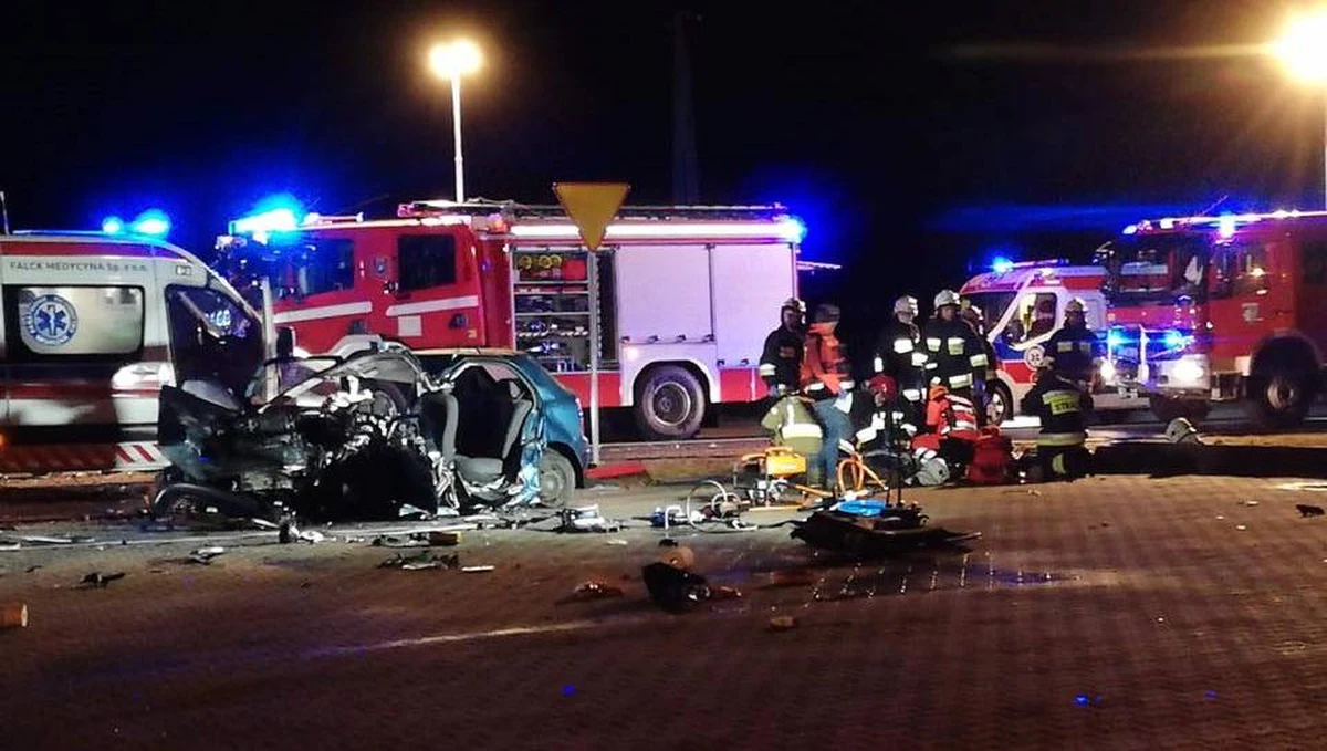 Jedna osoba zginęła, a pięć zostało rannych w wyniku zderzenia trzech samochodów koło Malichowa, na drodze wojewódzkiej z Dobrodzienia do Olesna na Opolszczyźnie.