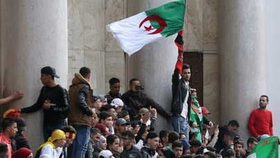 82-letni Buteflika wrócił do Algierii. W kraju trwają masowe demonstracje