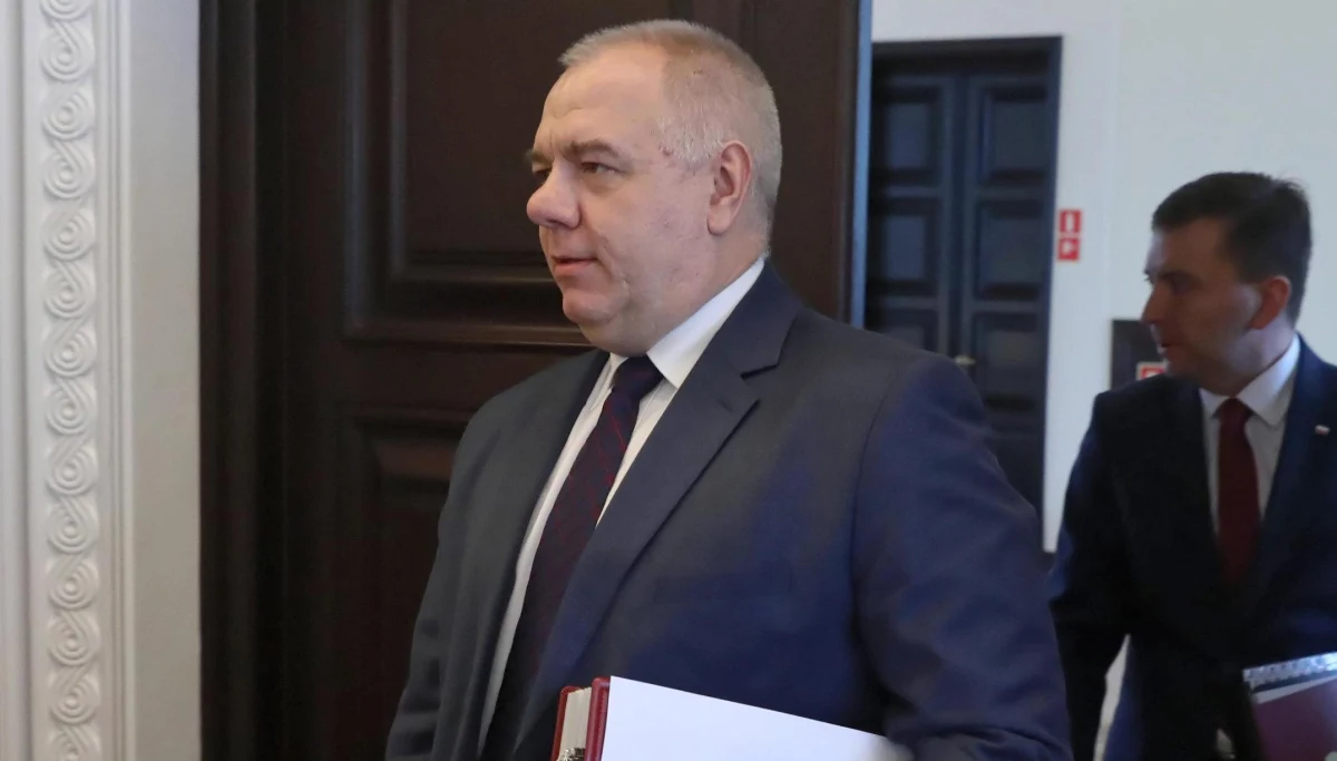 Analizujemy kwestię niedziel wolnych od handlu i tego, jak wygląda rzeczywisty ich wpływ na sytuację handlu - podkreślił szef Komitetu Stałego Rady Ministrów Jacek Sasin w programie "Tłit" w telewizji portalu wp.pl.
