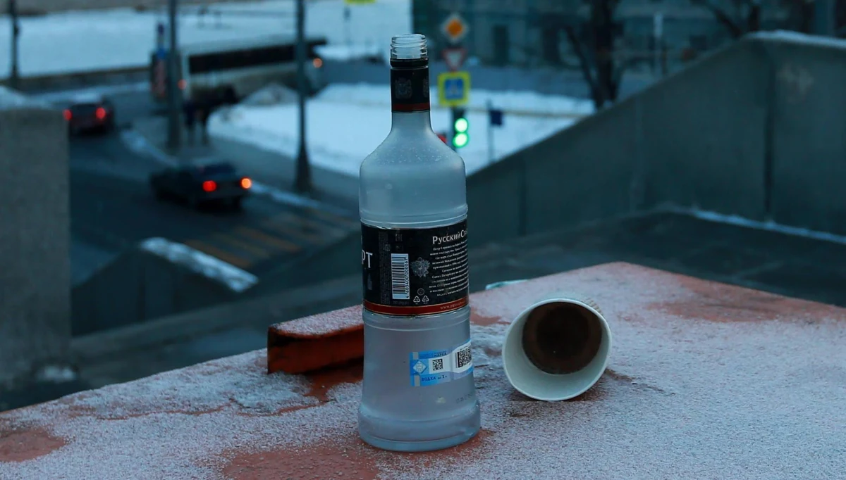 ​Skandal w jednym z najbardziej znanych teatrów w Rosji, w MChAT im. Maksyma Gorkiego, czyli w Moskiewskim Akademickim Teatrze Artystycznym. Trupa aktorów nie wyklucza buntu przeciwko narzuconemu im dyrektorowi artystycznemu, który ogłosił prohibicję i zakaz palenia w teatrze.