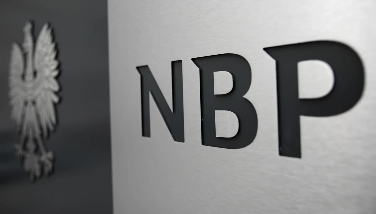 W najbliższych latach dynamika krajowego PKB będzie się stopniowo obniżać, przy czym skala spadku łagodzona będzie przez zapowiedziany przez rząd impuls fiskalny - stwierdza Narodowy Bank Polski w marcowym "Raporcie o inflacji". 