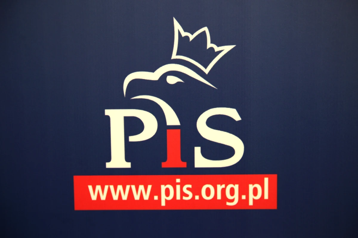 Poseł Piotr Olszówka został zawieszony w prawach członka Prawa i Sprawiedliwości. Poinformowała o tym Beata Mazurek - rzeczniczka Prawa i Sprawiedliwości. 