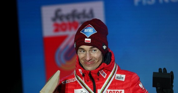 Kamil Stoch awansował o jedno miejsce w klasyfikacji cyklu Raw Air po zajęciu ósmego miejsca w prologu przed konkursem Pucharu Świata w skokach narciarskich w Lillehammer. Polak jest dziesiąty. Prowadzenie utrzymał Norweg Robert Johansson.