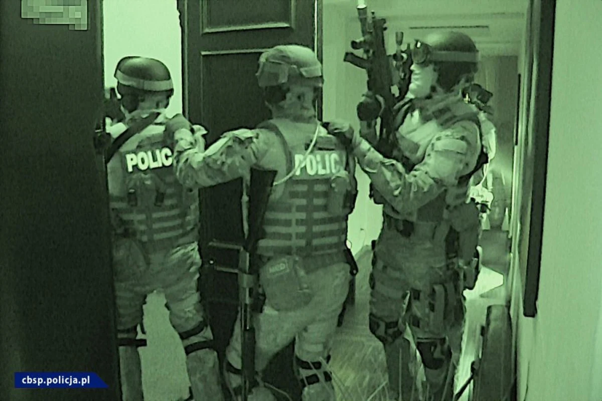 Funkcjonariusze CBŚP zlikwidowali pięć agencji towarzyskich działających w centrum Poznania. Zatrzymano 13 osób, które usłyszały zarzuty czerpania korzyści z  nierządu. 