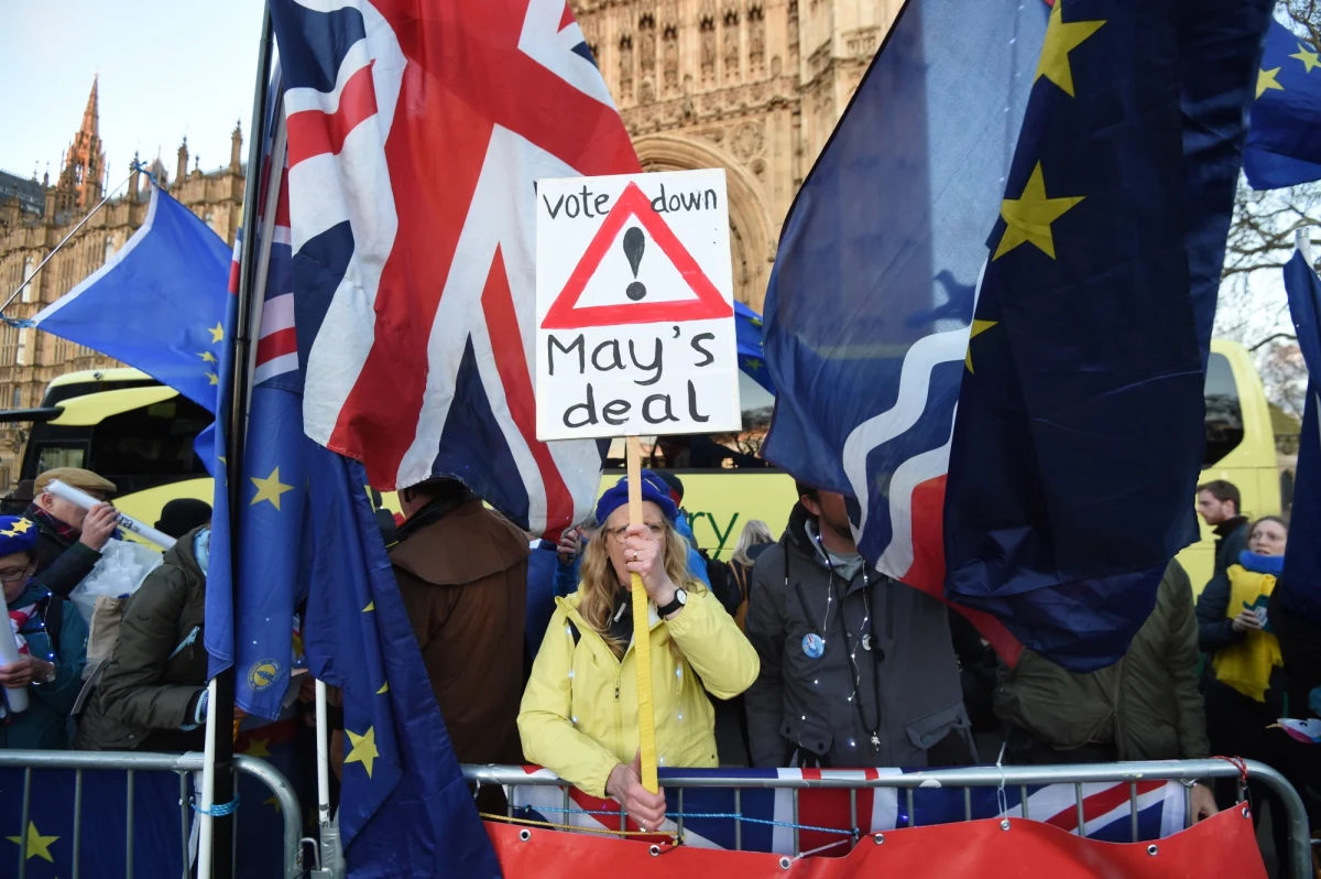 Brytyjska premier Theresa May ostrzegła we wtorek posłów zasiadających w Izbie Gmin, że ewentualne odrzucenie w głosowaniu przedstawionego przez nią projektu umowy wyjścia Wielkiej Brytanii z Unii Europejskiej może doprowadzić do "uniemożliwienia brexitu".