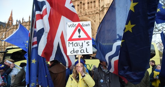 Brytyjska premier Theresa May ostrzegła we wtorek posłów zasiadających w Izbie Gmin, że ewentualne odrzucenie w głosowaniu przedstawionego przez nią projektu umowy wyjścia Wielkiej Brytanii z Unii Europejskiej może doprowadzić do "uniemożliwienia brexitu".