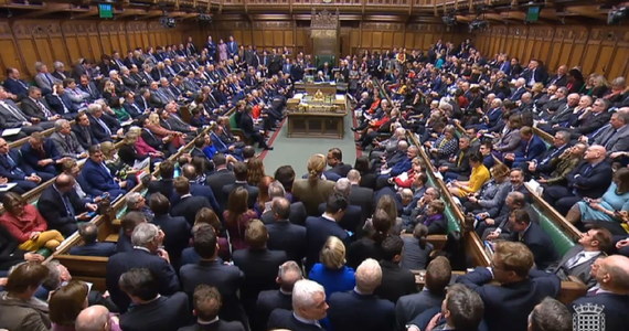 Brytyjska Izba Gmin odrzuciła we wtorek wieczorem rządowy projekt umowy wyjścia Wielkiej Brytanii z Unii Europejskiej. Przeciwko jej przyjęciu zagłosowało 391 posłów, a za - 242 deputowanych (różnica 149 głosów).