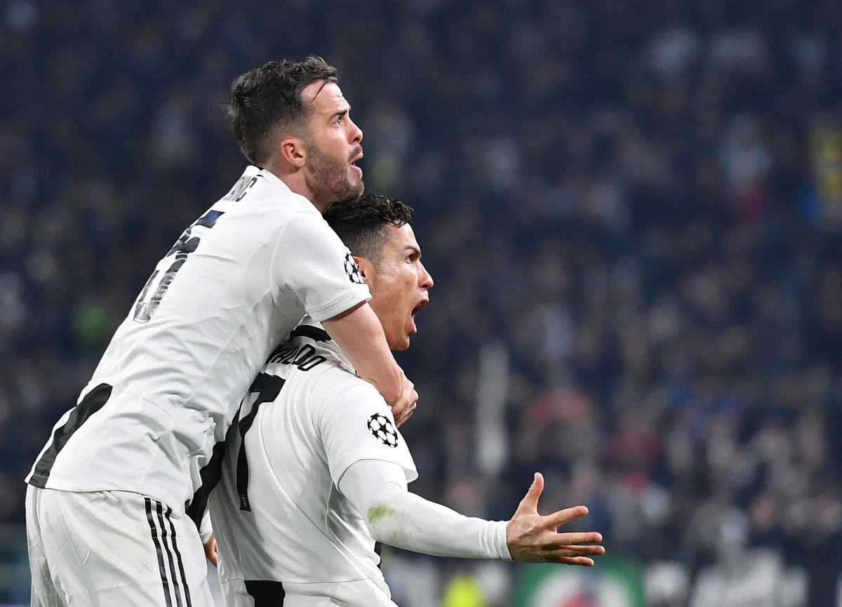 Juventus Turyn, z Wojciechem Szczęsnym w bramce, dzięki trzem golom Cristiano Ronaldo pokonał u siebie Atletico Madryt 3:0 i awansował do ćwierćfinału piłkarskiej Ligi Mistrzów. Popis zademonstrował też Manchester City, który wygrał z Schalke Gelsenkirchen aż 7:0.