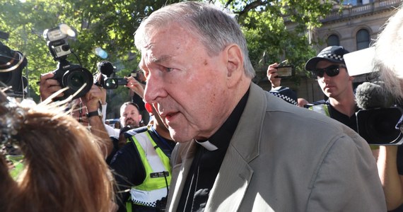 Australijski kardynał George Pell został skazany przez sąd w Melbourne na 6 lat więzienia za czyny pedofilii wobec dwóch 13-letnich chłopców. To najwyższy w historii Kościoła rzymskokatolickiego dostojnik skazany w procesie karnym za takie czyny.
