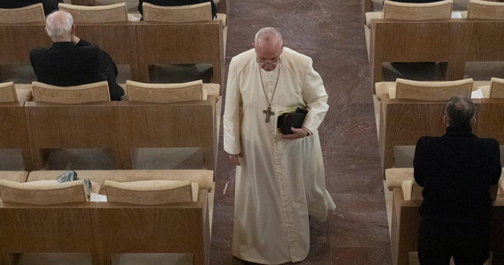 27 podróży do 41 krajów, dwie encykliki, pierwsze miejsce w rankingach zaufania we Włoszech z około 80-procentowym poparciem, nadal nieukończona reforma Kurii Rzymskiej - to bilans sześciu lat pontyfikatu papieża Franciszka. Został wybrany 13 marca 2013 roku.