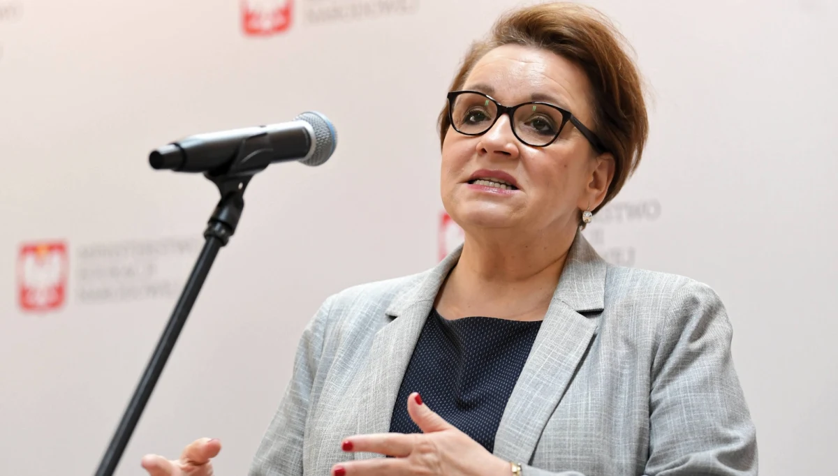 ​Samorządowcy i nauczyciele zwierają szeregi przeciwko Annie Zalewskiej. O godz. 14 przedstawiciele Związku Nauczycielstwa Polskiego i czterech organizacji skupiających samorządy mają rozmawiać o kryzysie w polskiej oświacie. "To wyjątkowa sytuacja, do tej pory często nie mogliśmy się dogadać" - mówi RMF FM rzecznik ZNP.