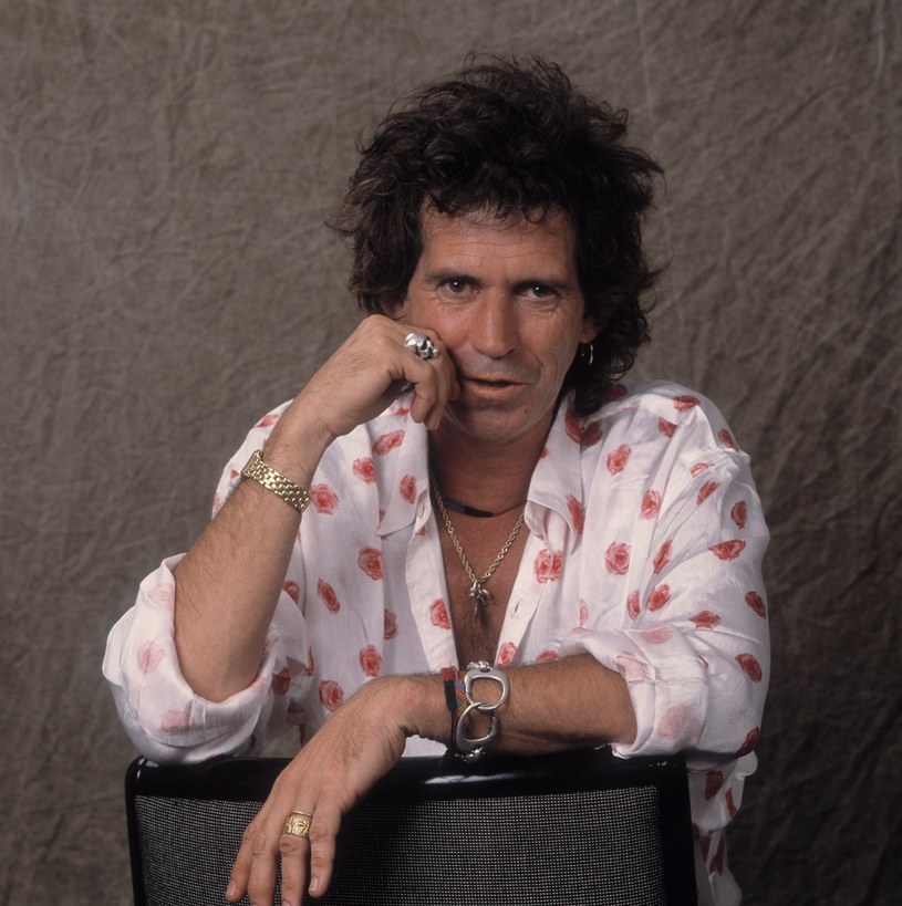 Do sieci trafił utwór "Big Town Playboy" zapowiadający specjalne wydanie pierwszego solowego albumu Keitha Richards, gitarzysty The Rolling Stones. "Talk Is Cheap" trafia do sprzedaży w związku z 30. rocznicą premiery.