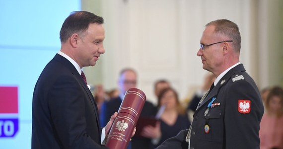 Prezydent Andrzej Duda wręczył pięć nominacji na pierwszy stopień generalski lub admiralski w wojsku. Wśród awansowanych jest m.in. pełnomocnik ds. utworzenia wojsk obrony cybernetycznej płk Karol Molenda. Uroczystość odbyła się w ramach obchodów 20. rocznicy wstąpienia Polski do NATO.