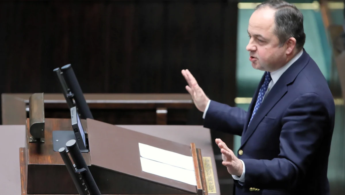 "Odrzucenie scenariusza wyjścia Wielkiej Brytanii z UE bez umowy przez Izbę Gmin jest zbieżne z polskimi oczekiwaniami wobec brexitu" – napisał w oświadczeniu przesłanym korespondentce RMF FM wiceszef polskiej dyplomacji Konrad Szymański. ​"To oczywiście nie oznacza, że perspektywa bezumownego brexitu znika" - dodaje Szymański. 