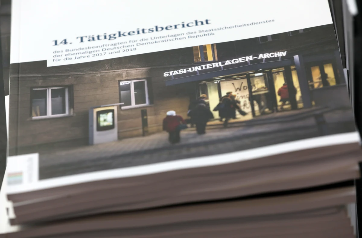 Prawie 30 lat po upadku Muru Berlińskiego zakończy działalność jedna z najbardziej poważanych niemieckich instytucji, powstałych po zjednoczeniu Niemiec - tzw. urząd Gaucka. Akta owianej złą sławą policji politycznej NRD - Stasi, trafią do Archiwum Federalnego.