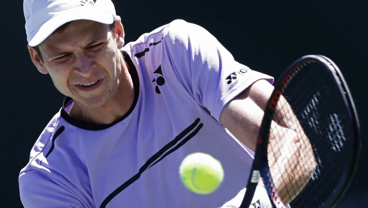 W piątek Hubert Hurkacz zagra w ćwierćfinale tenisowego turnieju w Indian Wells. Rywalem naszego młodego tenisisty będzie jeden z najlepszych zawodników w historii – Szwajcar Roger Federer. „Hubert z Federerem nie będzie miał nic do stracenia. Stać go na nawiązanie walki ze Szwajcarem, ale wszystko zależy od tego, co pokaże Federer” – mówi w rozmowie z RMF FM tenisowy ekspert Michał Lewandowski, który opowiedział nam o największych atutach polskiego tenisisty.