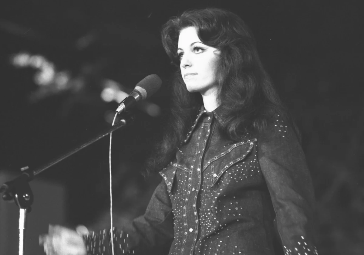 Mija 39 lat od katastrofy lotniczej, w której zginęła m.in. piosenkarka Anna Jantar. Lecący z Nowego Jorku samolot PLL LOT IŁ-62 "Kopernik" rozbił się 15 marca 1980 roku w pobliżu lotniska Okęcie. 