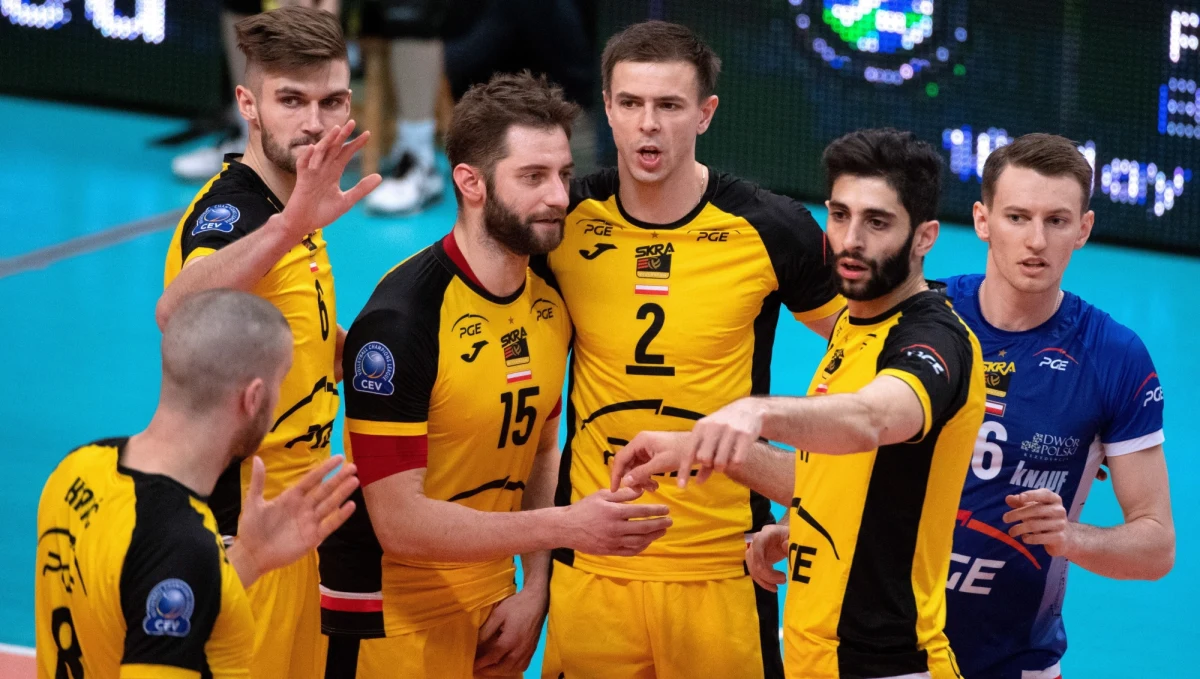 Siatkarze PGE Skry Bełchatów wygrali w czwartek w pierwszym ćwierćfinałowym meczu Ligi Mistrzów we własnej hali z Zenitem Sankt Petersburg 3:1 (25:18, 13:25, 25:22, 25:18). Rewanż zaplanowano w środę w Rosji.