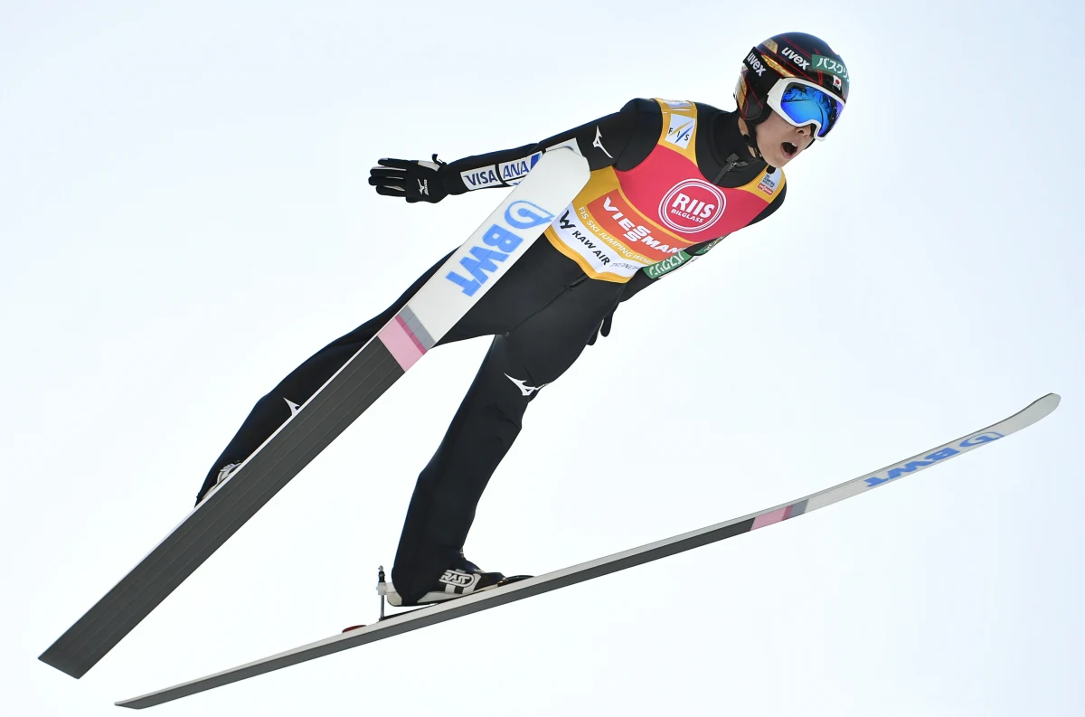W piątek na mamucim obiekcie w Vikersund skoczków narciarskich czekają kwalifikacje do niedzielnego konkursu, zaliczanego do Pucharu Świata i cyklu Raw Air. Liderem norweskiego turnieju jest Austriak Stefan Kraft.