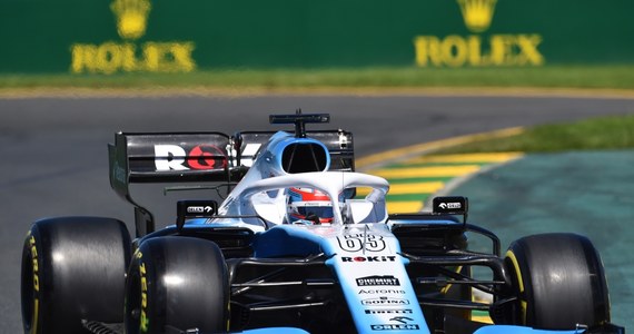 Robert Kubica miał najgorszy czas okrążenia w drugiej sesji treningowej przed Grand Prix Formuły 1 w Melbourne. Tuż przed nim uplasował się drugi z kierowców Williamsa - Brytyjczyk George Russell. Najszybszy był ponownie broniący tytułu Lewis Hamilton (Mercedes GP).