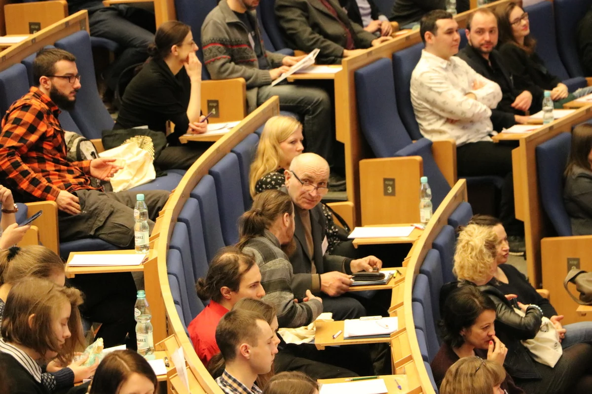 Już dziś, w sobotę 16 marca w Auditorium Maximum Uniwersytetu Jagiellońskiego w Krakowie odbędzie się V Dyktando  Krakowskie. Na jubileuszowej edycji pojawią się znani artyści: Ania Wyszkoni, Roksana Węgiel oraz Marek Piekarczyk. Początek o godz. 10.