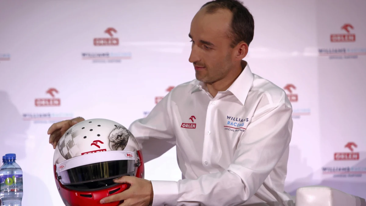 Polski Koncern Naftowy Orlen chce wykorzystać sponsorowanie Roberta Kubicy do wprowadzenia swojej marki na rynki czeski i niemiecki. PKN posiada tam kilkaset stacji. Działają jednak pod innymi markami niż Orlen. Polski koncern chce to jednak zmienić. I tu ma pomóc Kubica.