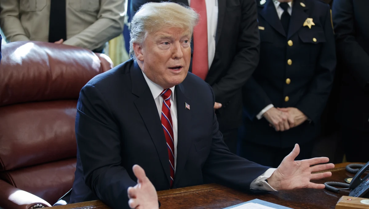 Prezydent Donald Trump zawetował w piątek decyzję Kongresu USA ws. stanu wyjątkowego, który wprowadził, aby uzyskać fundusze na budowę muru na granicy z Meksykiem. Senat i Izba Reprezentantów przyjęły wcześniej rezolucję ws. anulowania stanu wyjątkowego.