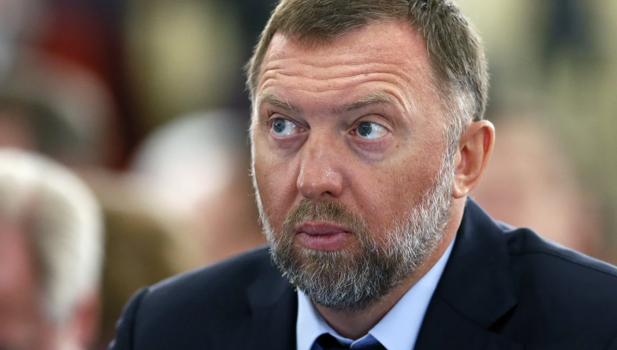 Rosyjski oligarcha Oleg Deripaska, dawny szef Paula Manaforta, blisko związany z prezydentem Rosji Władimirem Putinem, pozwał USA za restrykcje nałożone na jego firmy, choć Waszyngton zniósł część sankcji - poinformował w piątek Reuters.