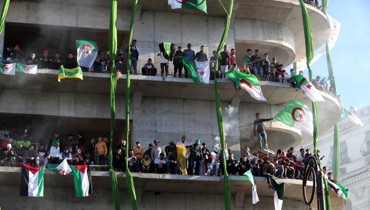 ​75 osób zostało aresztowanych, a 11 policjantów zostało rannych w piątkowych demonstracjach antyprezydenckich w stolicy Algierii Algierze - poinformował Reuters, powołując się na miejscową policję.