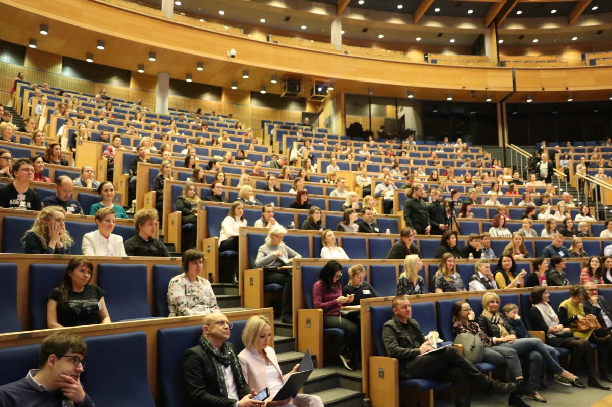 Kilkaset osób zmierzyło się z tekstem jubileuszowego, piątego już "Dyktanda Krakowskiego". Wśród nich m.in. Marek Piekarczyk znany Wam z anteny RMF FM, oraz ekipa Faktów. Oto pełny tekst:  