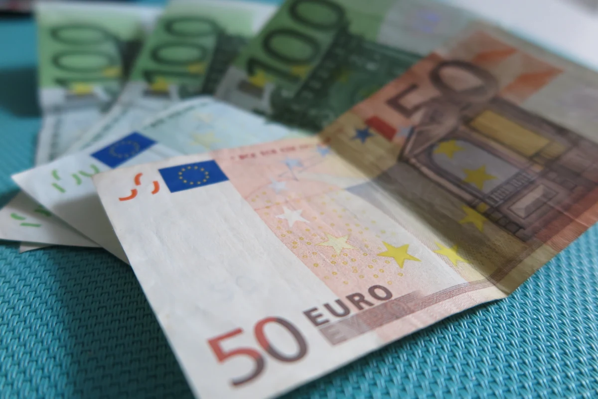 Włoskie ministerstwo finansów poszukuje konsultantów o "wysokich kompetencjach i dużym doświadczeniu" do pracy w departamencie skarbu. Zwycięzcy rozpisanego konkursu mają jednak pracować... za darmo. 