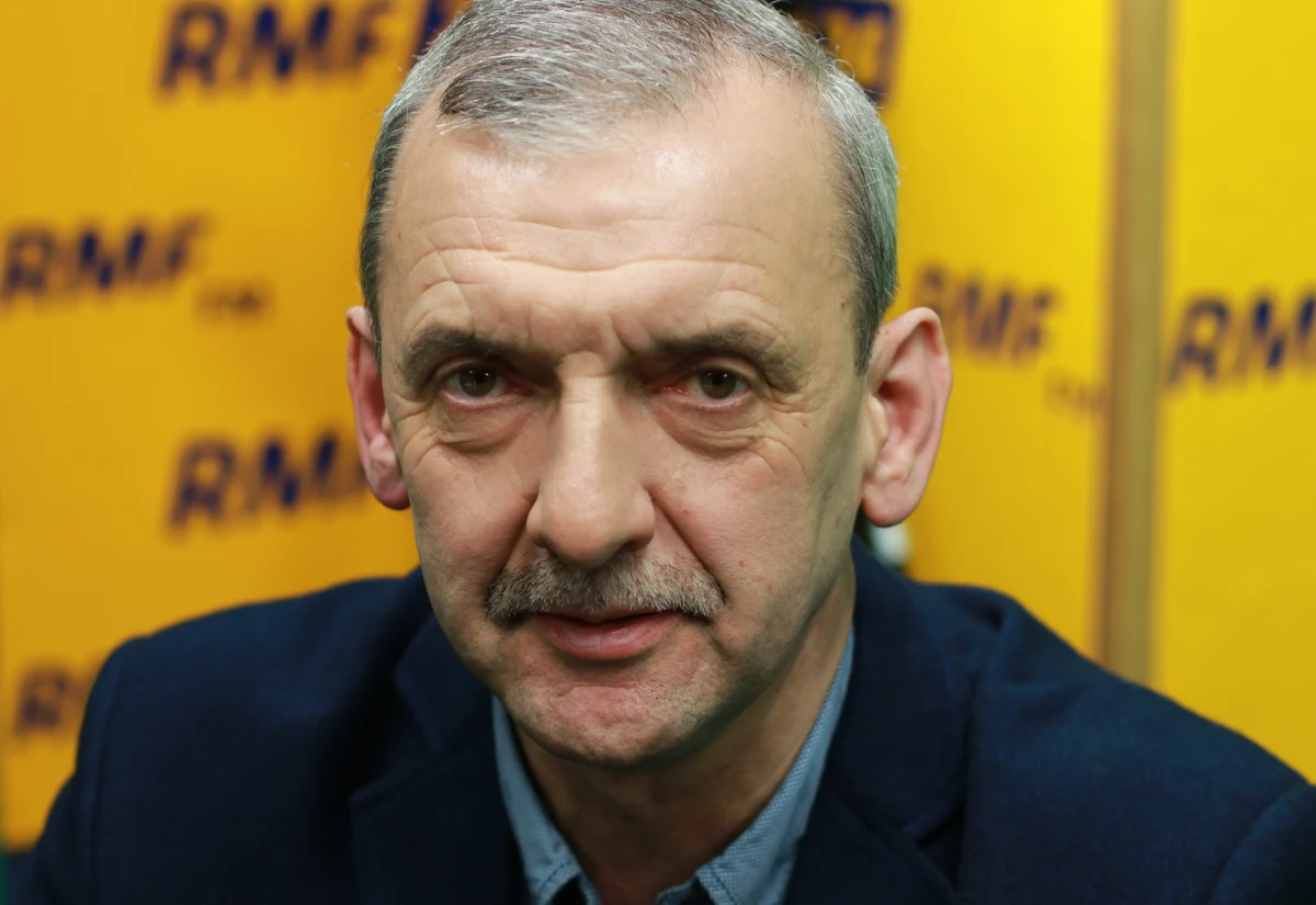 "Ogłosiliśmy strajk z 35-dniowym wyprzedzeniem, by dać rządowi czas na rozwiązanie problemów, o których mówią nauczyciele" - pisze w oświadczeniu przesłanym w niedzielę PAP prezes ZNP Sławomir Broniarz. Jak twierdzi, wszystkie inne możliwości zostały wyczerpane.