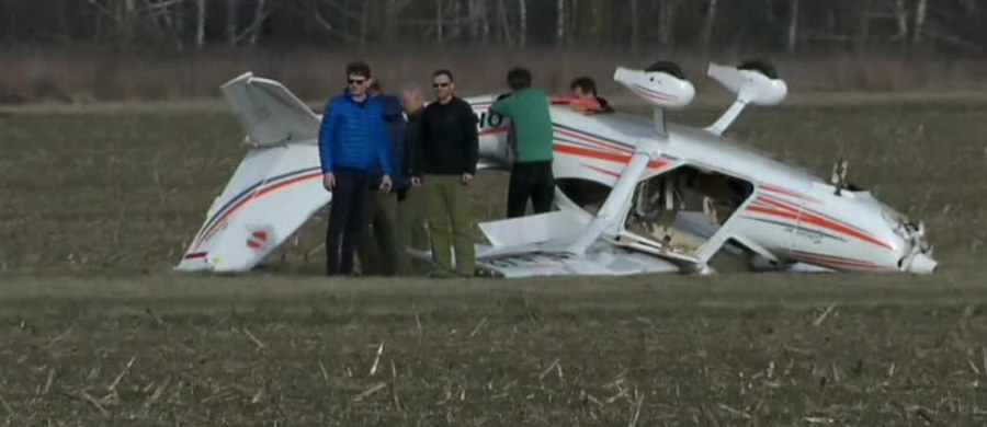 Wypadek awionetki w Oborach pod Warszawą. Mały samolot uderzył w ziemię po lądowaniu na prywatnym lotnisku.