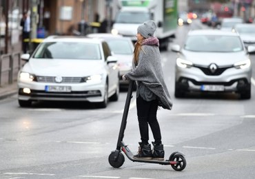 Hulajnogą elektryczną po chodniku czy ścieżce rowerowej? Przepisów brak