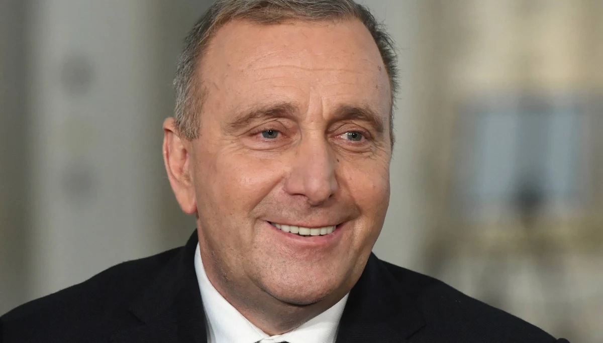 Popieramy akcję protestacyjną nauczycieli - zadeklarował szef Platformy Obywatelskiej Grzegorz Schetyna. Według niego, PiS wydaje z budżetu miliardy na propagandę partyjną. "My po wyborach znajdziemy w budżecie pieniądze na 1000 zł brutto podwyżki dla nauczycieli.